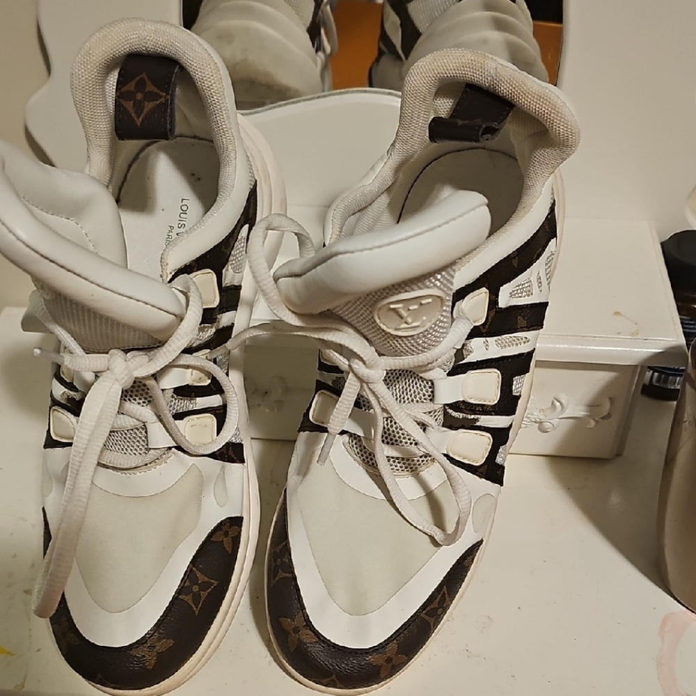 Louis Vuitton White and Brown Monogram Runner Sneakers with Black Accents